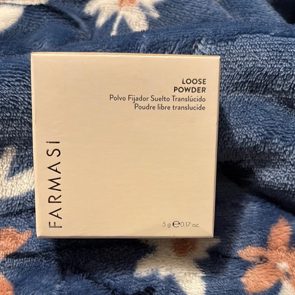 Farmasi Translucent Loose Powder in Cream Box